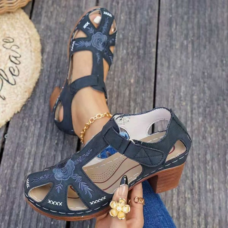 Women Formal Wear Footwear - Damessandalen Middelhoge blokhak Bloemenborduurwerk Uitgesneden open