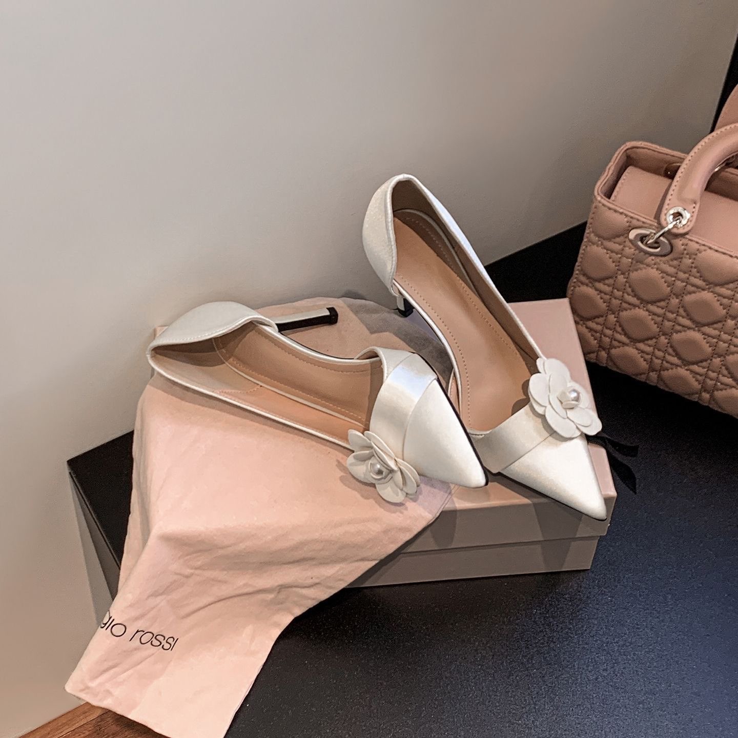 Satijnen spitse stiletto pumps - Women Formal Wear Footwear recensie en prijs