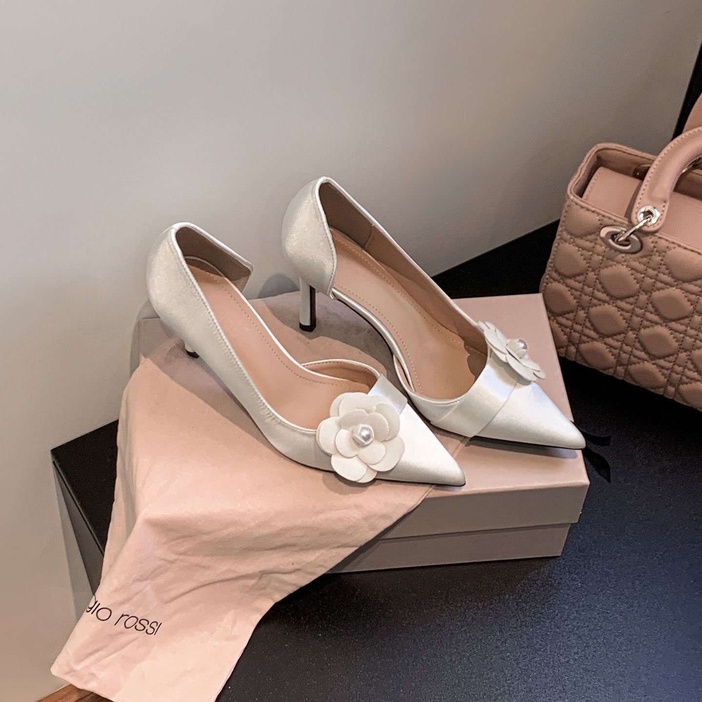 Satijnen spitse stiletto pumps - Women Formal Wear Footwear recensie en prijs